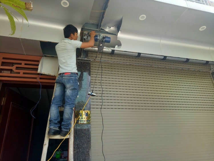 Kiểm tra kỹ lưỡng sau khi sửa chữa cửa cuốn