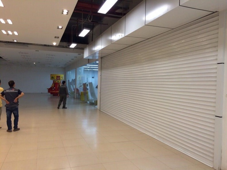 Những lưu ý khi mua và lắp đặt cửa cuốn kéo tay