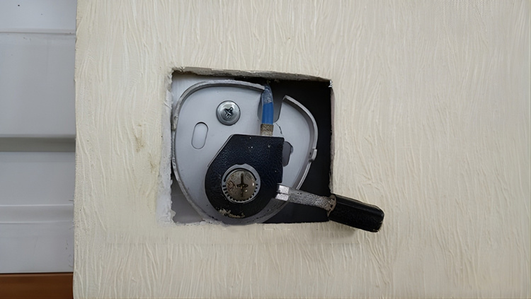 Đối với trường hợp cửa cuốn tấm liền