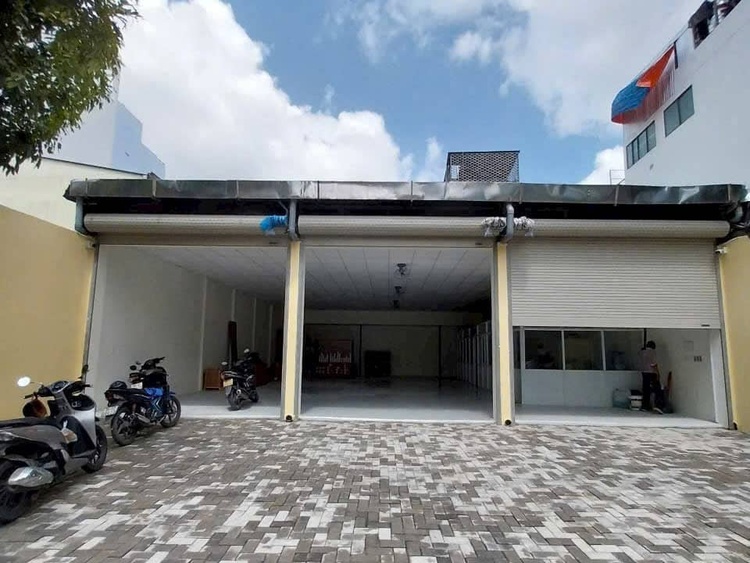 Thường xuyên vệ sinh và làm sạch cửa cuốn