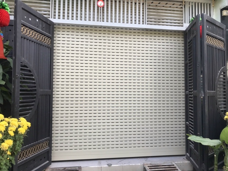 Kiểm tra bộ điều khiển (remote) của cửa cuốn