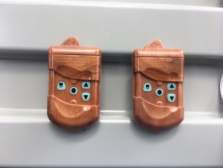 Ngắt nguồn điện và tháo pin ngay lập tức