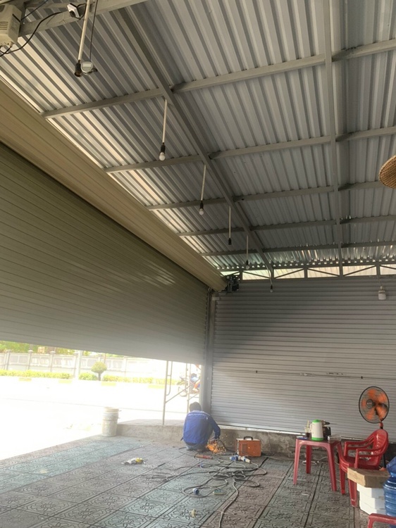 Thi công, lắp đặt cửa cuốn tấm liền