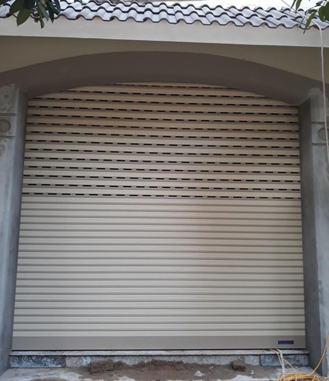 Mẫu cửa cuốn Đức ( khe thoáng) lắp đặt tại nhà a Cường phường QuThắng