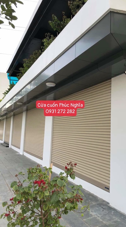 mẫu cửa cuốn Austdoor xuyên sáng được lắp đặt tại phường Tân Vạn