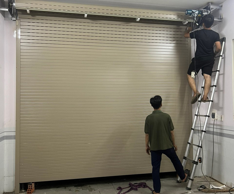 Dịch vệ bảo trì và vệ sinh cửa cuốn