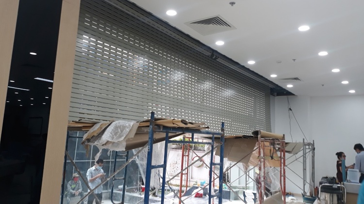Hình ảnh thi công và lắp đặt cửa cuốn tại Biên Hòa