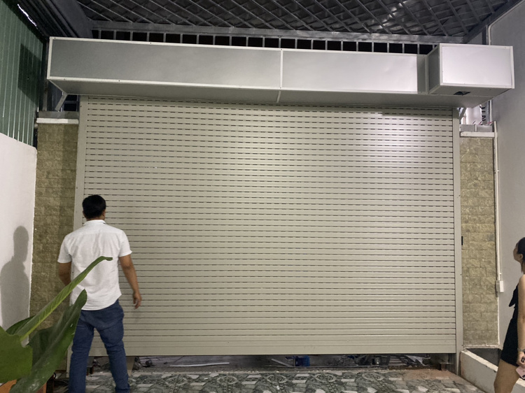 Hình ảnh thi công và lắp đặt cửa cuốn tại Biên Hòa