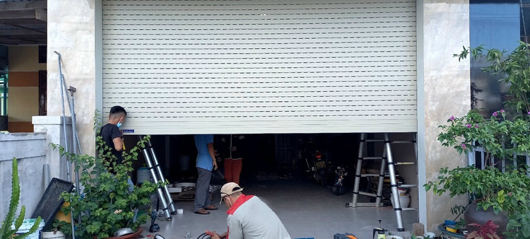Hình ảnh thi công và lắp đặt cửa cuốn tại Biên Hòa
