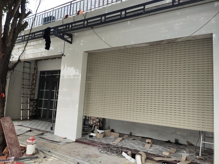 Hình ảnh thi công và lắp đặt cửa cuốn tại Biên Hòa