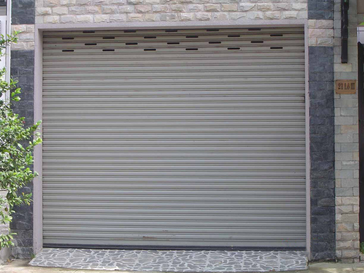 Những hạn chế khi mua và lắp đặt cửa cuốn cũ