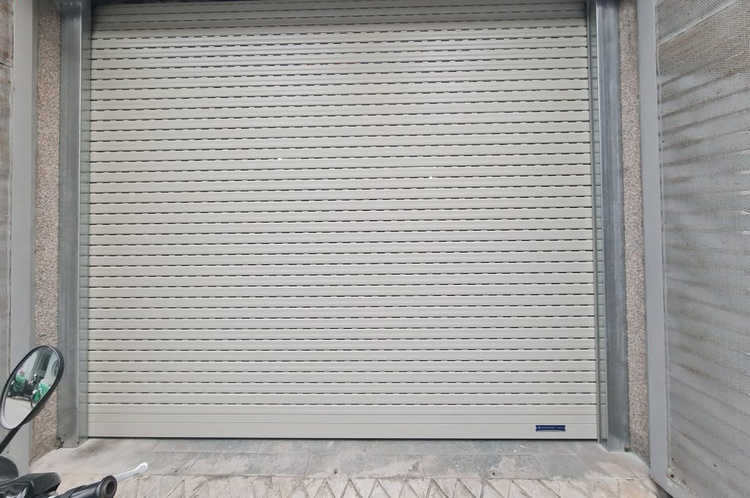 Cửa cuốn tự động dừng hoặc đảo chiều