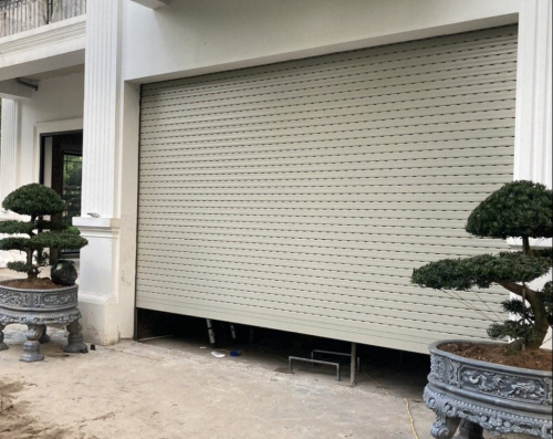 5 lý do bạn không nên chọn cửa cuốn cũ